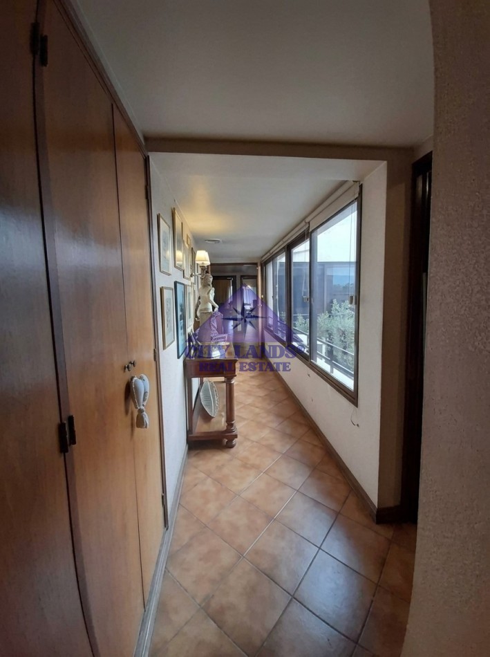 Departamento de 3 dormitorios, dependencia y cochera para 3 vehiculos en Quinta Seccion - Ciudad de Mendoza