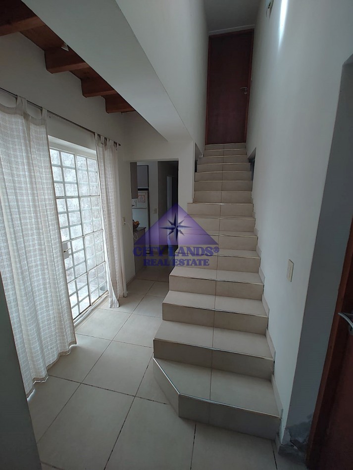 Casa de 3 dormitorios en venta en Perdriel con patio y piscina 