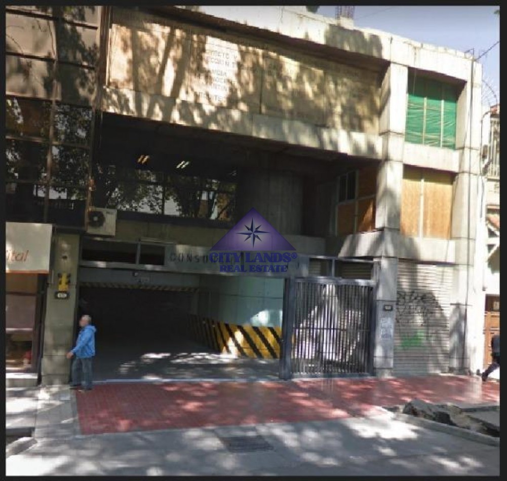 Cochera amplia en venta en la Ciudad de Mendoza