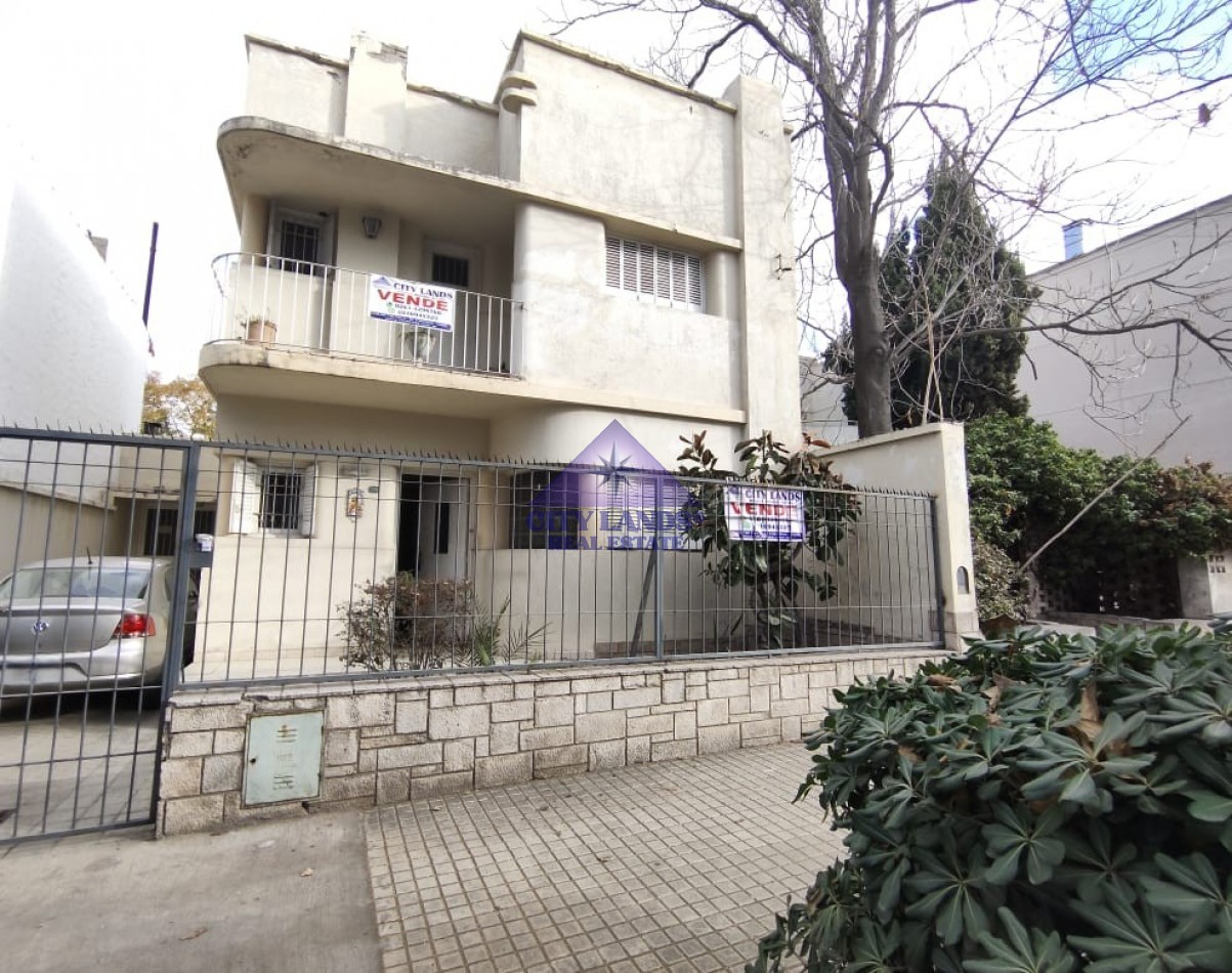 Casa en venta de tres dormitorios - Excelente ubicacion - Quinta Seccion - Ciudad de Mendoza