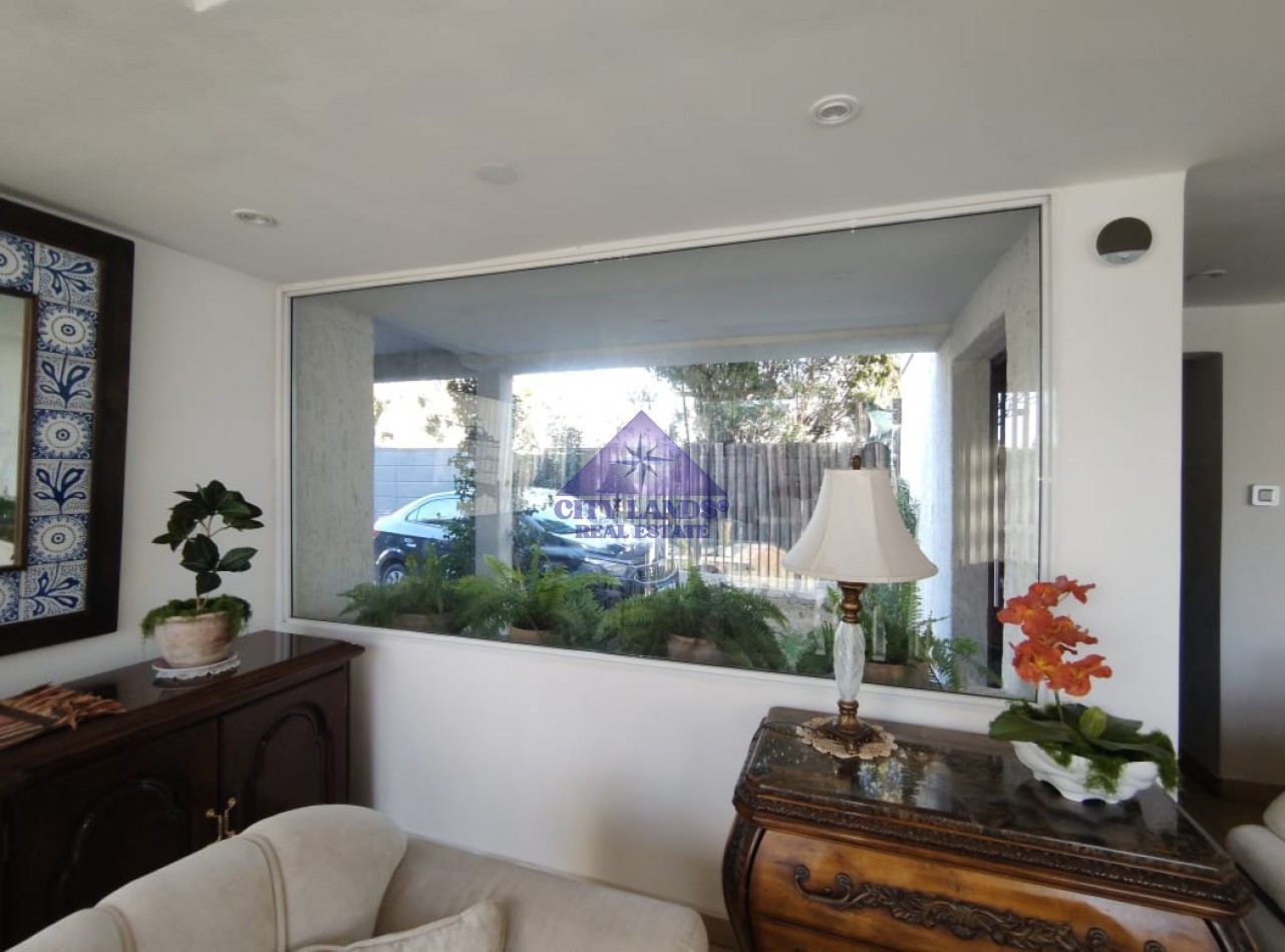 Casa en venta de 4 dormitorios en Barrio Privado, Carrodilla con piscina