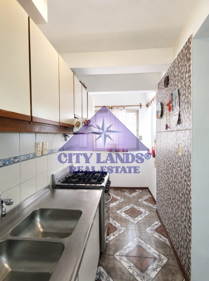 Departamento en venta 3 dormitorios, patio y cochera en Godoy Cruz