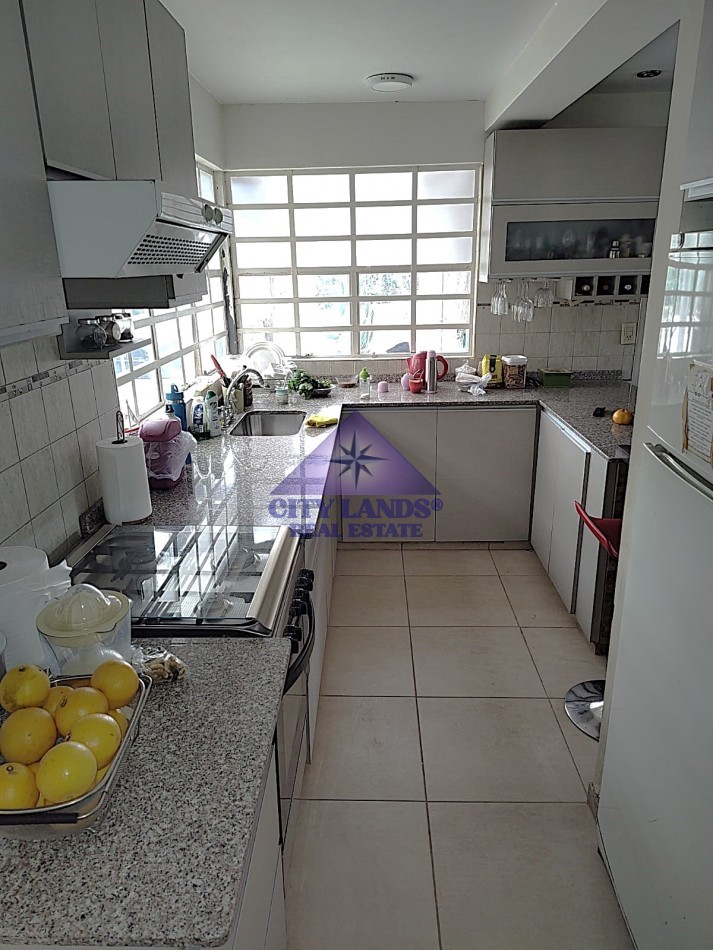Casa de 3 dormitorios en venta en Perdriel con patio y piscina 