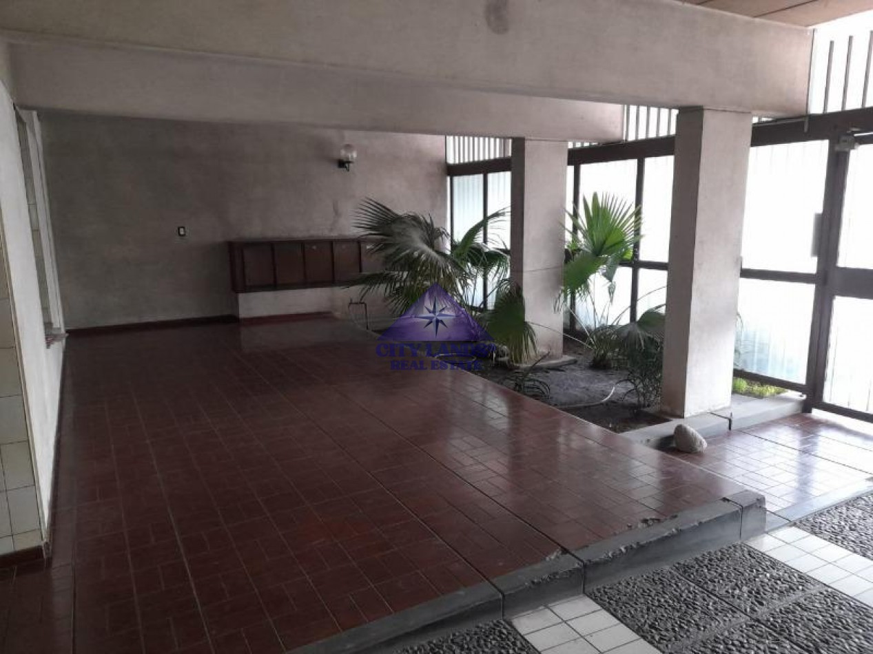 Departamento de 3 dormitorios, dependencia y cochera para 3 vehiculos en Quinta Seccion - Ciudad de Mendoza