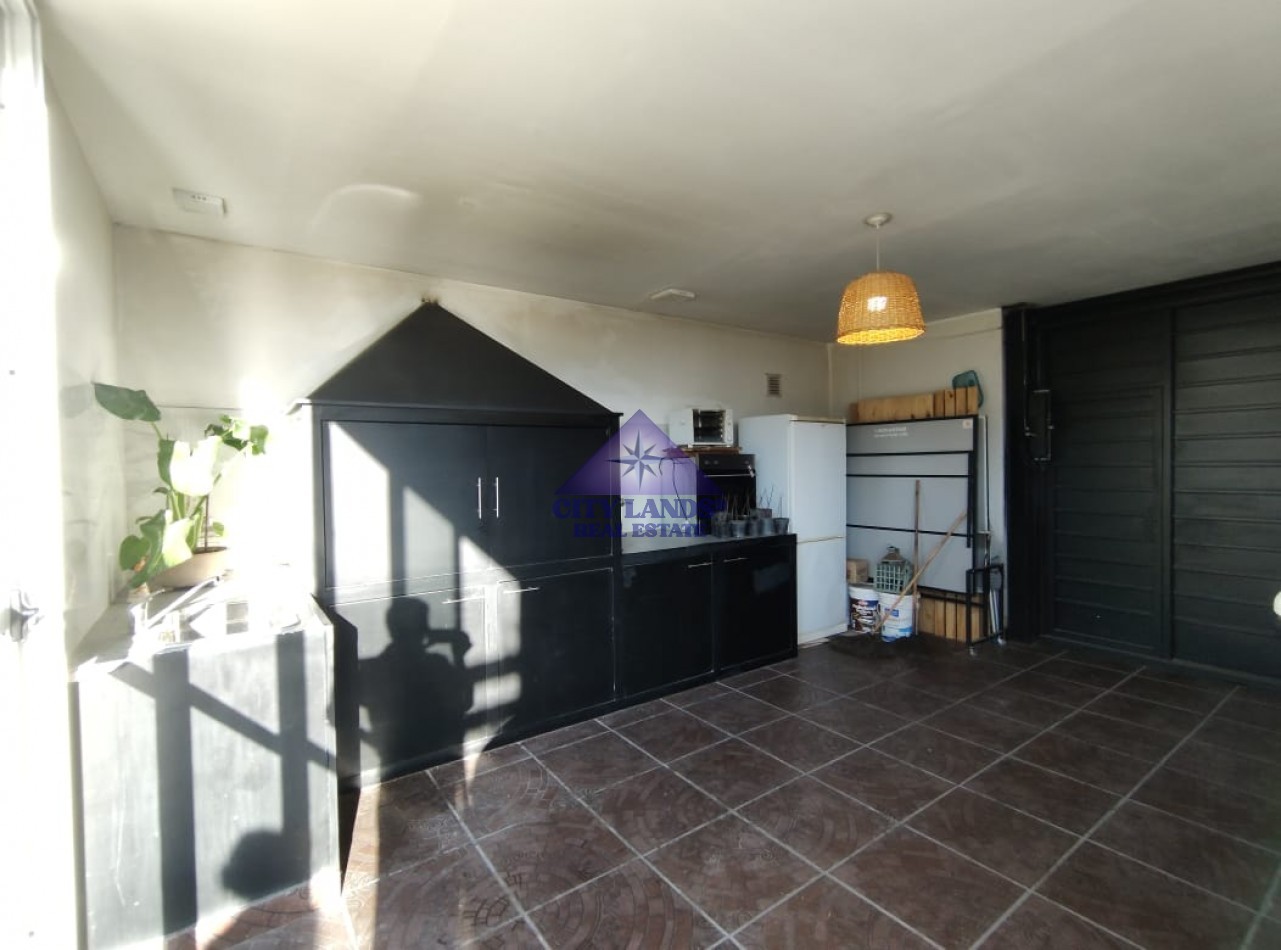 Casa en venta de 4 dormitorios en Barrio Privado, Carrodilla con piscina