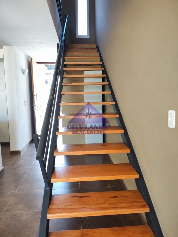 Excelente duplex de 3 dormitorios, cochera, en Complejo Privado Pueblo Qatari, Guaymallen