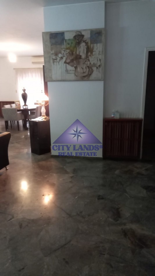 CASA EN VENTA - BARRIO BOMBAL - MENDOZA