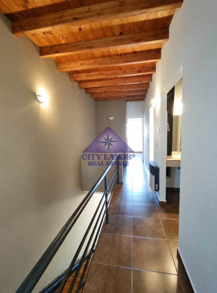 Excelente duplex de 3 dormitorios, cochera, en Complejo Privado Pueblo Qatari, Guaymallen