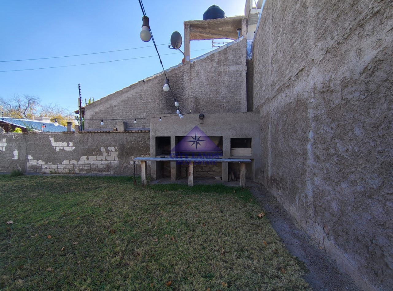 Casa en venta de 3 dormitorios, bicochera y piscina en la Ciudad de Mendoza