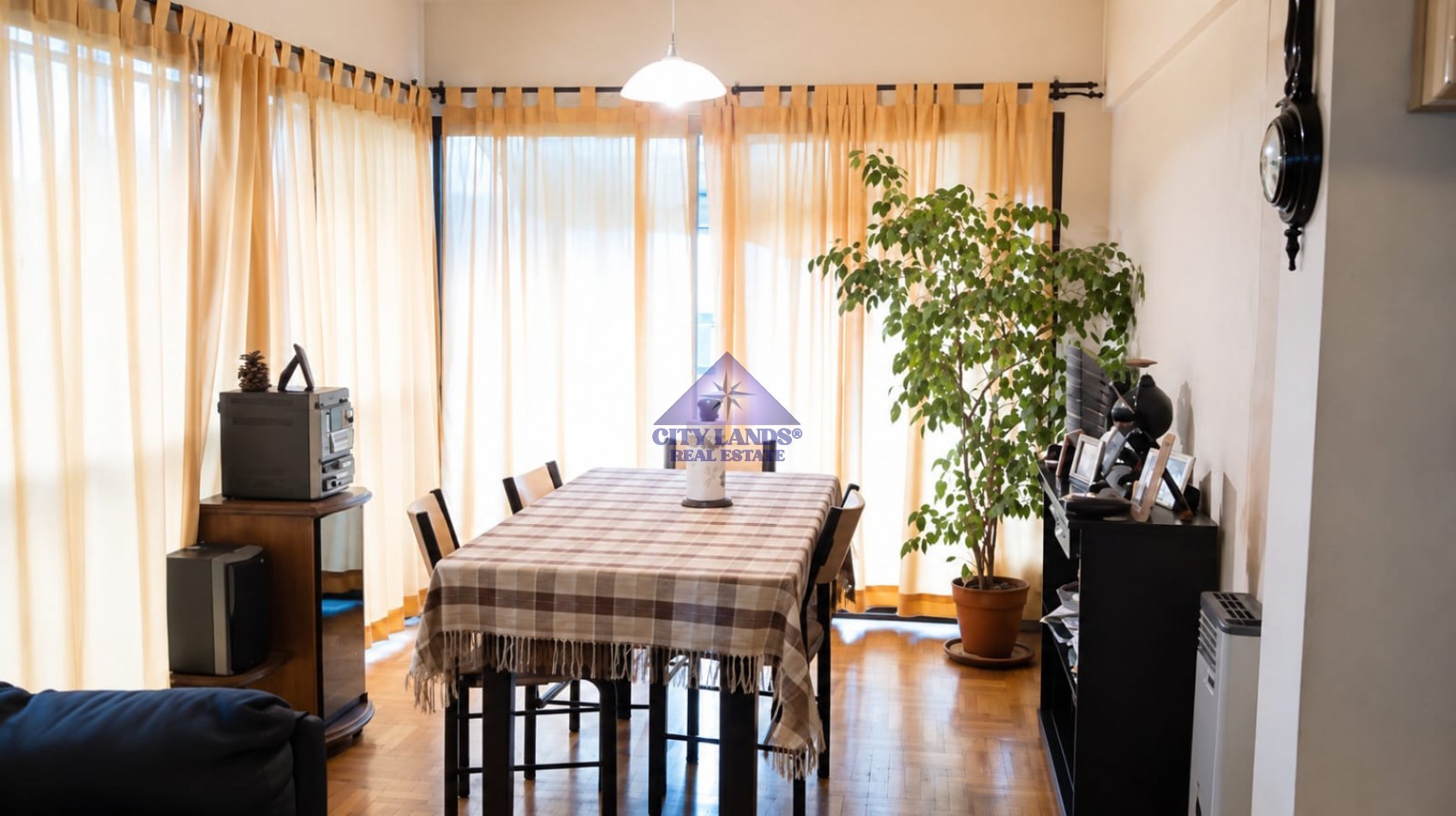 Departamento en venta de 3 dormitorios con dependencia de servicio en la Ciudad de Mendoza