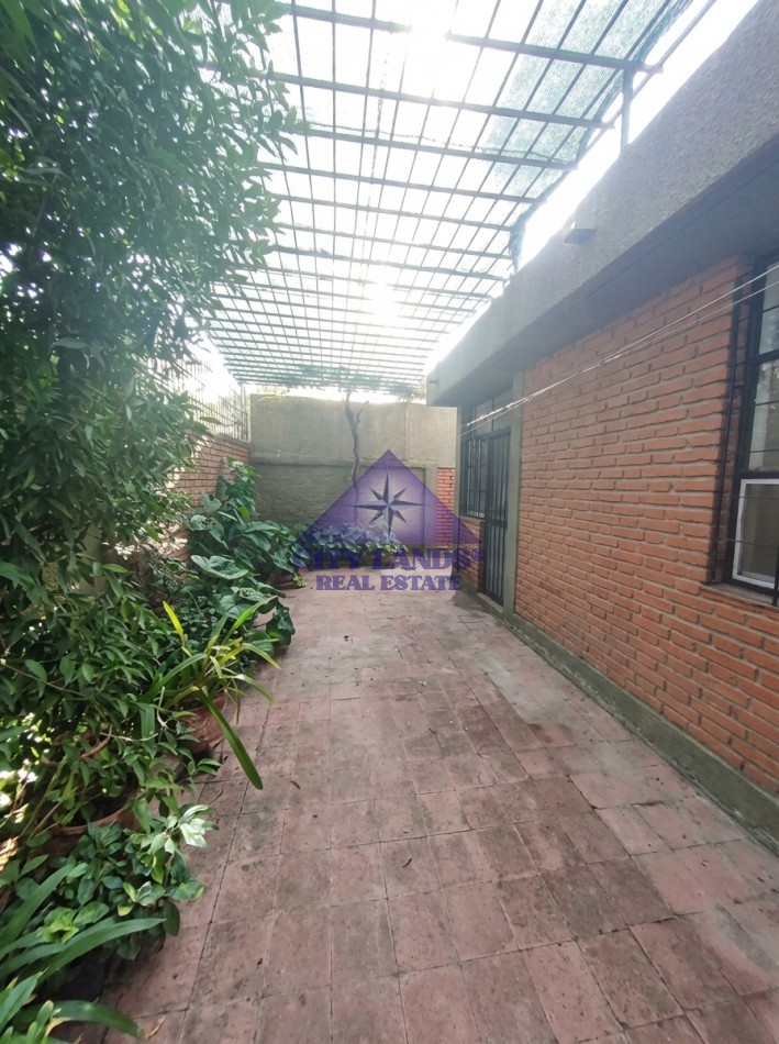 Casa en venta de 3 dormitorios, 2 baños, cochera, en Barrio Supe de Godoy Cruz