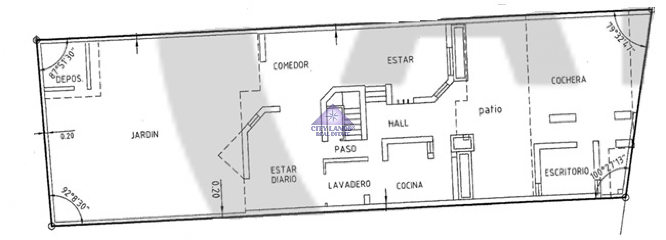 Casa en venta de cuatro dormitorios y doble cochera en la Ciudad de Mendoza