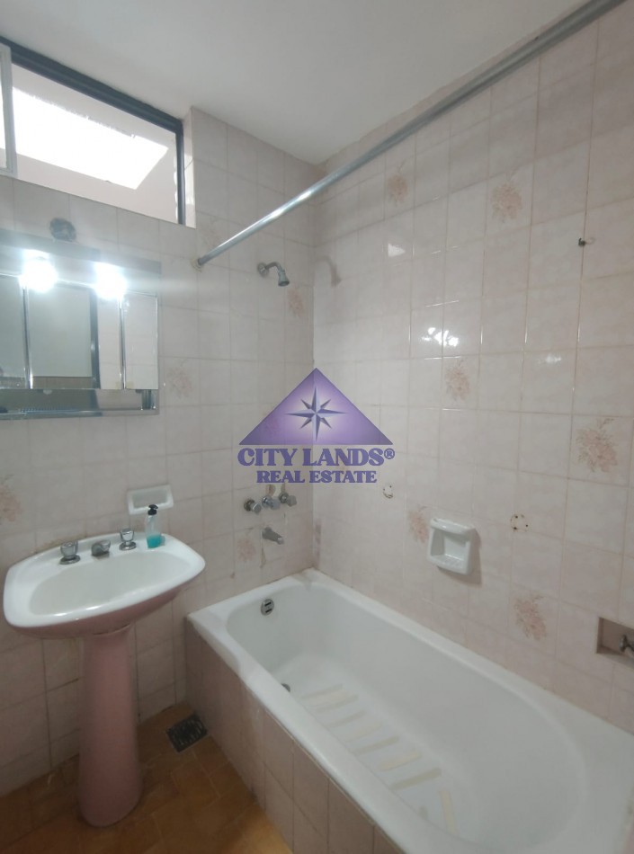 Casa en venta de 3 dormitorios, 2 baños, cochera, en Barrio Supe de Godoy Cruz