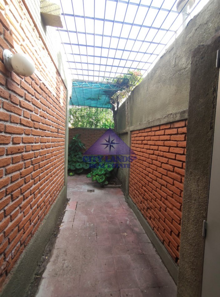 Casa en venta de 3 dormitorios, 2 baños, cochera, en Barrio Supe de Godoy Cruz