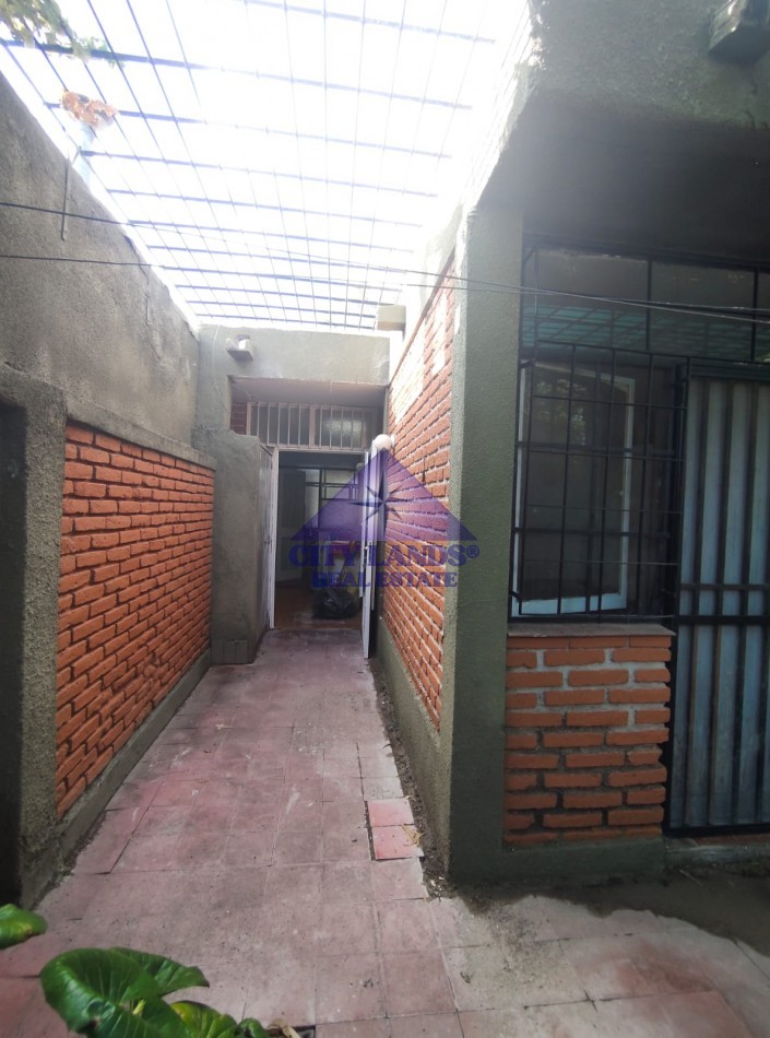 Casa en venta de 3 dormitorios, 2 baños, cochera, en Barrio Supe de Godoy Cruz
