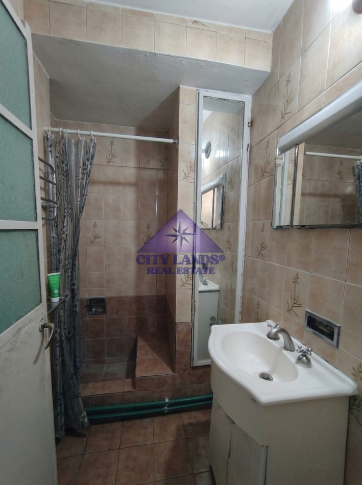Casa en venta de cinco dormitorios y amplia cochera en Cuarta Seccion - Ciudad de Mendoza