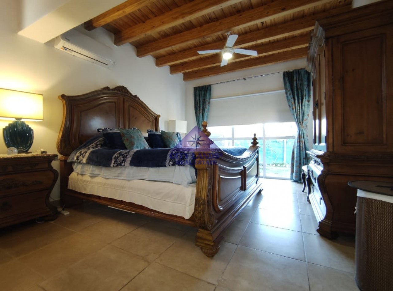 Casa en venta de 4 dormitorios en Barrio Privado, Carrodilla con piscina