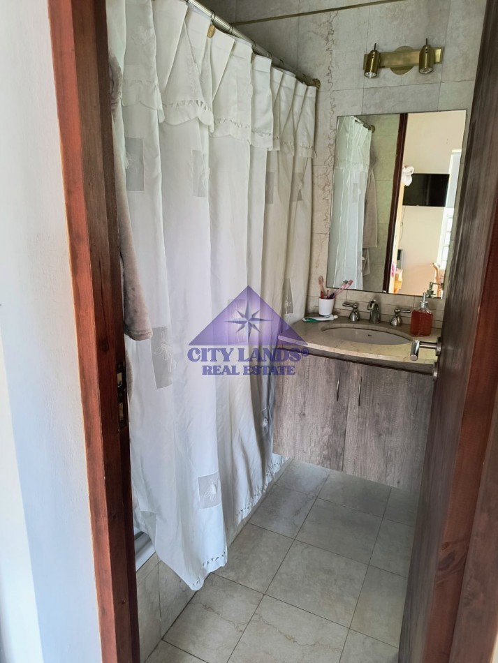 Casa de 3 dormitorios en venta en Perdriel con patio y piscina 