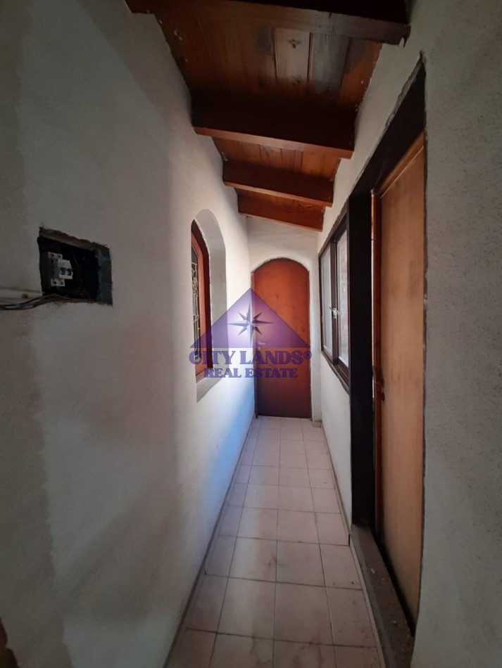 Casa en venta de cuatro dormitorios, bicochera y patio parquizado en la Quinta Seccion-Ciudad de Mendoza