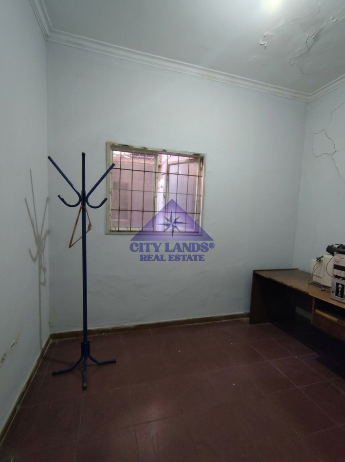 Casa en venta de cinco dormitorios y amplia cochera en Cuarta Seccion - Ciudad de Mendoza