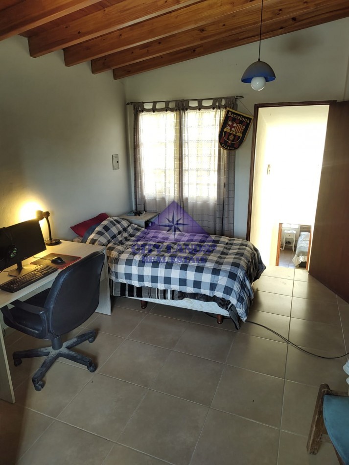 Casa de 3 dormitorios en venta en Perdriel con patio y piscina 
