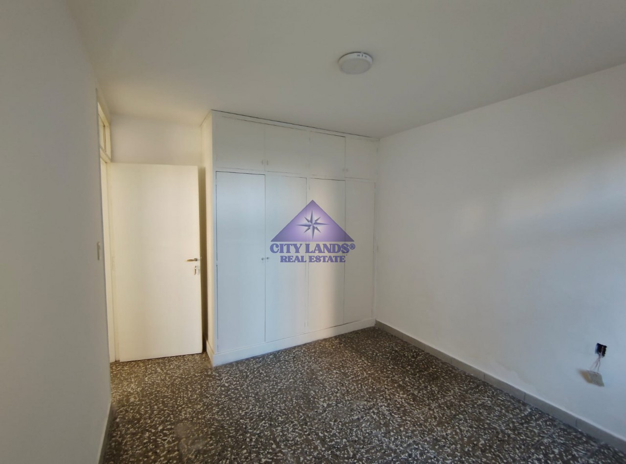 CASA EN ALQUILER DE TRES DORMITORIOS CON BICOCHERA Y PATIO EMBALDOSADO - DORREGO