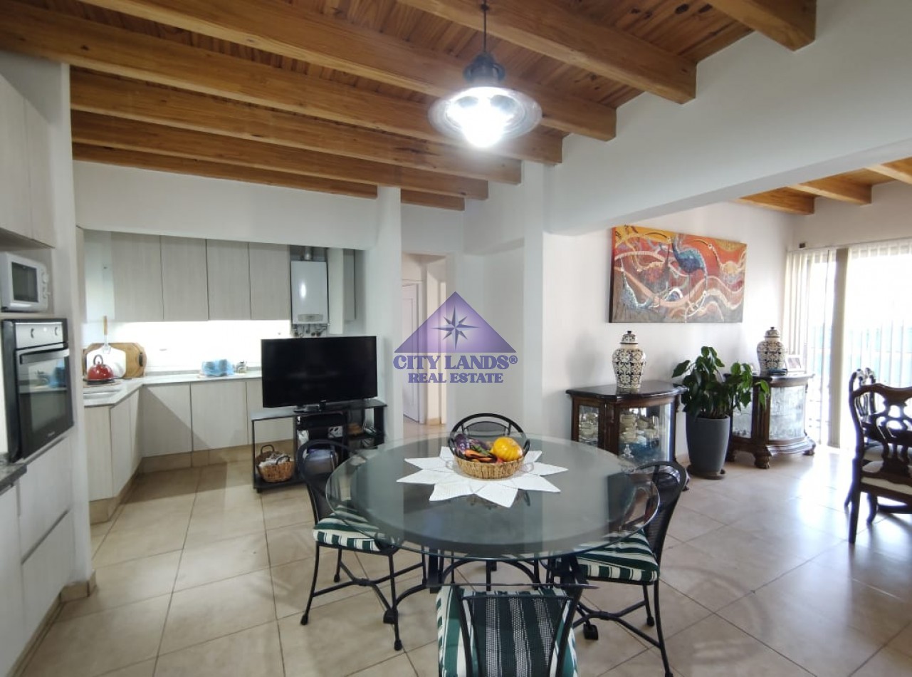 Casa en venta de 4 dormitorios en Barrio Privado, Carrodilla con piscina