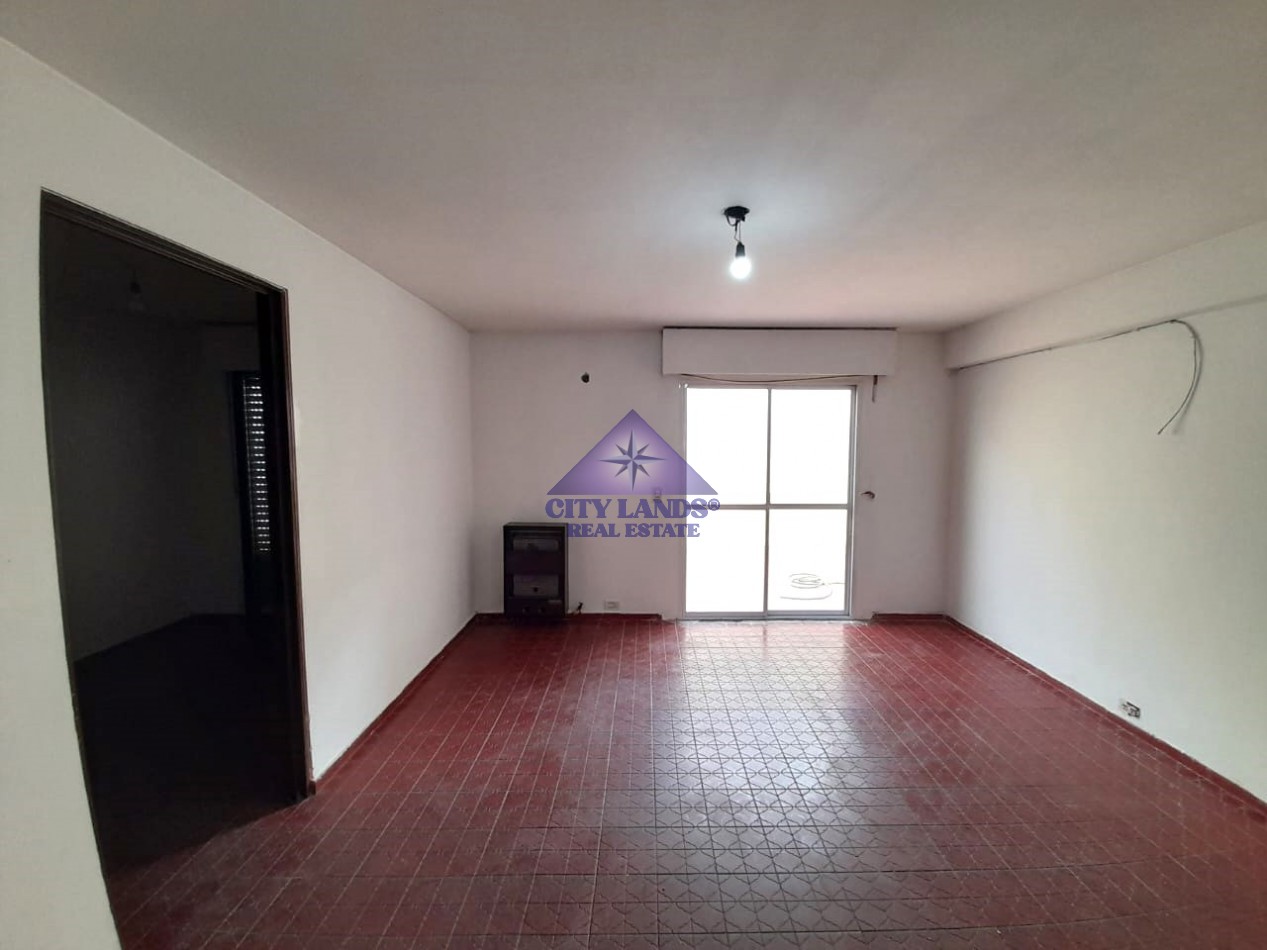 Departamento de dos dormitorios con cochera y patio en la Quinta Seccion - Ciudad de Mendoza