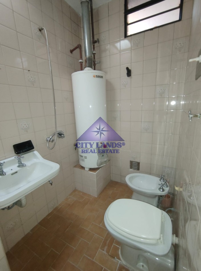 Casa en venta de 3 dormitorios, 2 baños, cochera, en Barrio Supe de Godoy Cruz