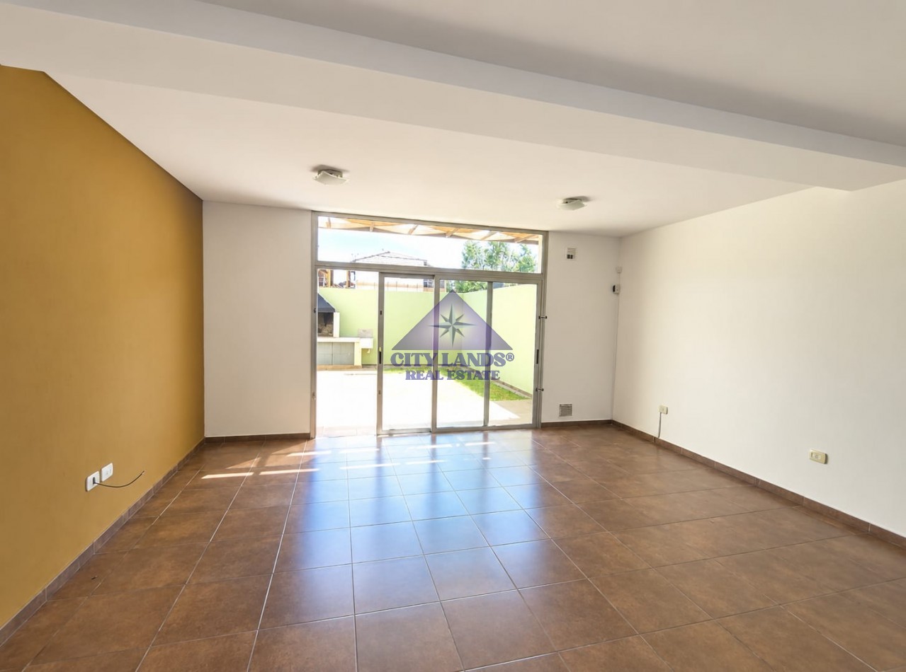 Excelente duplex de 3 dormitorios, cochera, en Complejo Privado Pueblo Qatari, Guaymallen