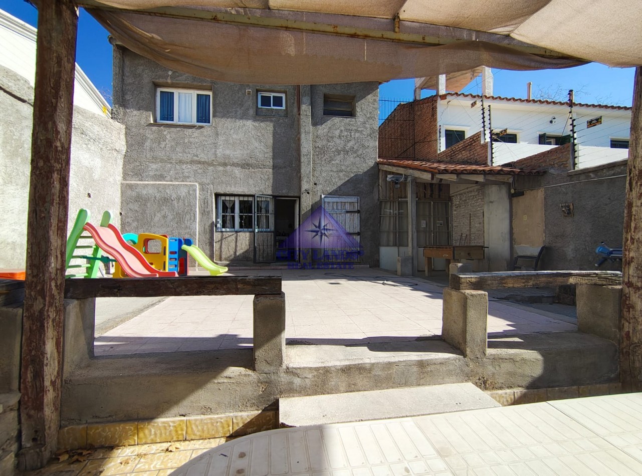 Casa en venta de 3 dormitorios, bicochera y piscina en la Ciudad de Mendoza
