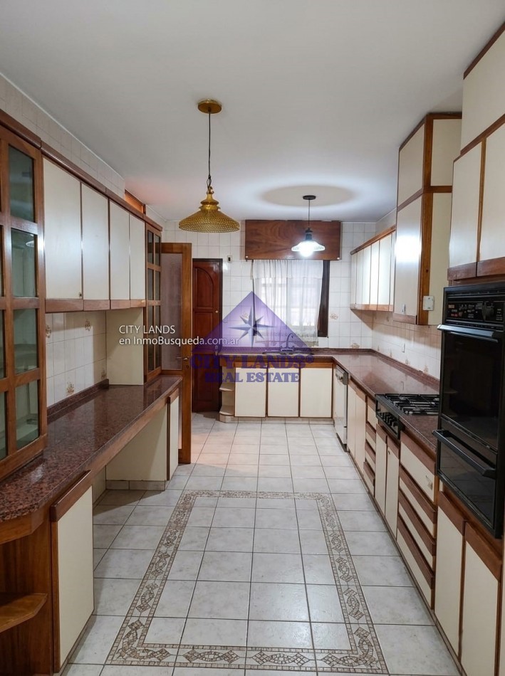 Amplia y Confortable casa en Venta en Quinta Seccion, Ciudad de Mendoza