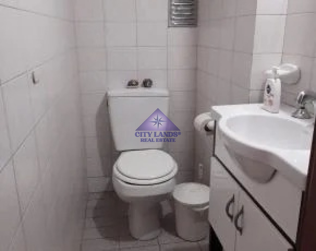 Casa en venta de cuatro dormitorios y doble cochera en la Ciudad de Mendoza