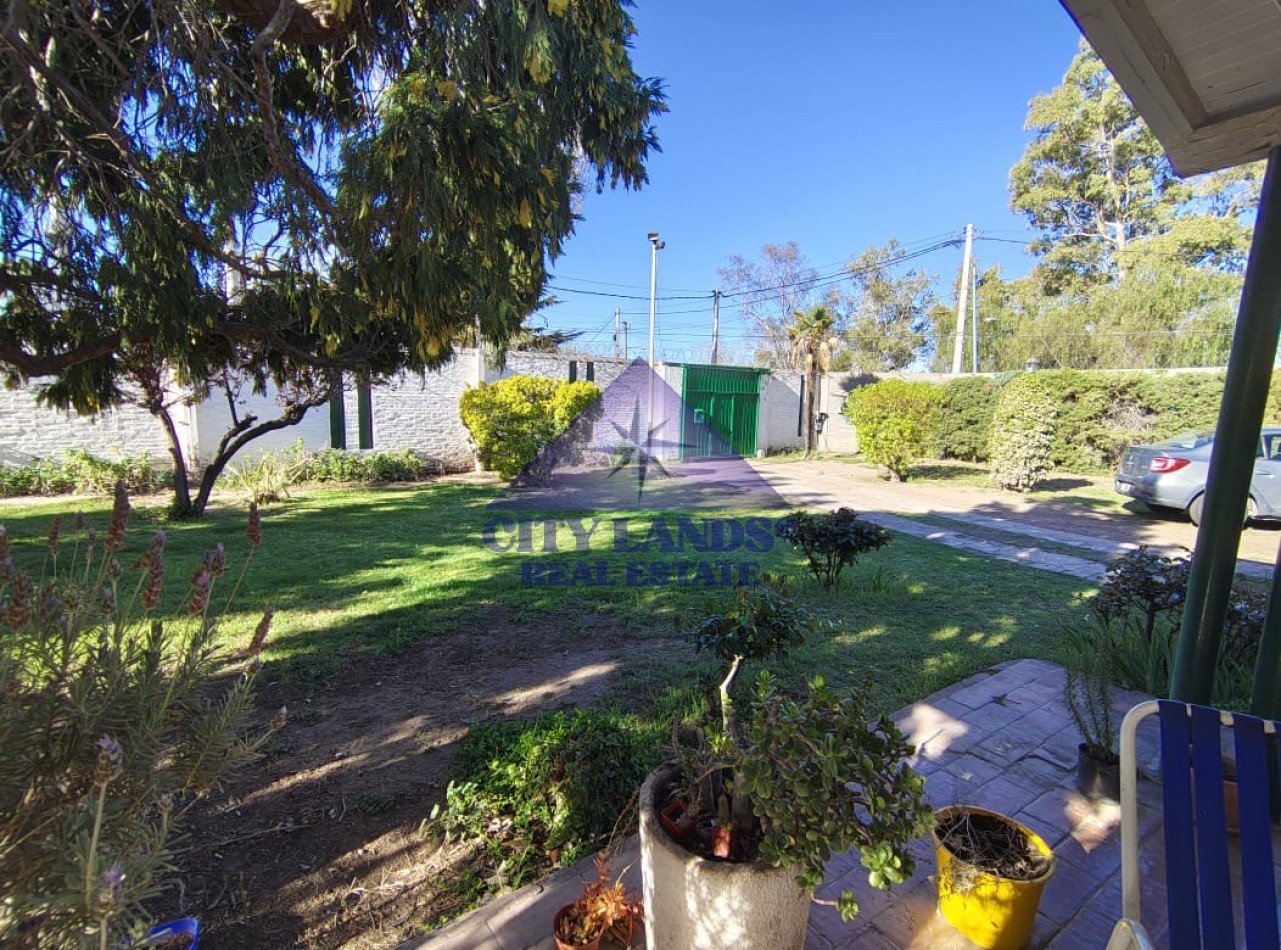 Casa en venta con amplio patio en las proximidades de La Puntilla