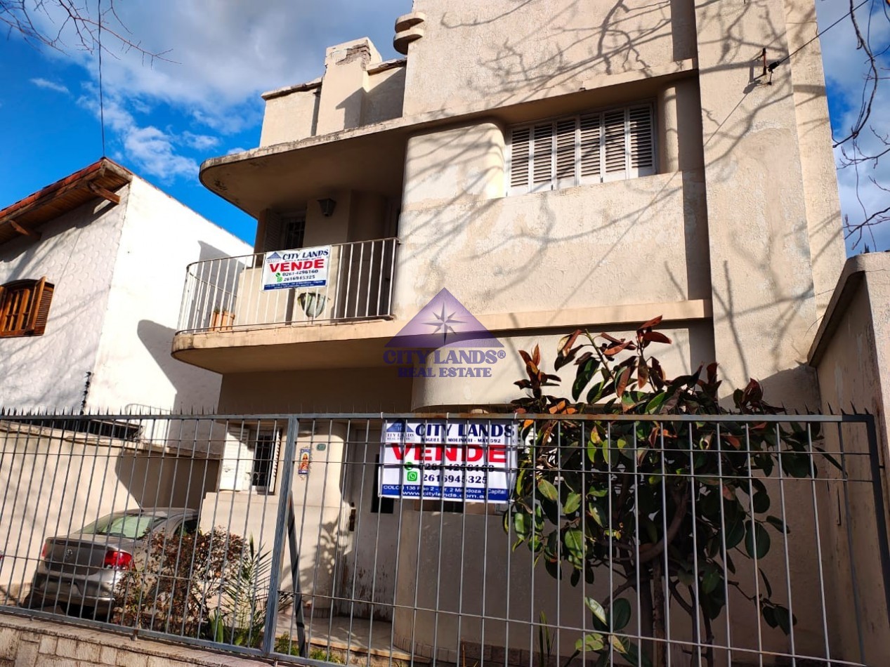 Casa en venta de tres dormitorios - Excelente ubicacion - Quinta Seccion - Ciudad de Mendoza