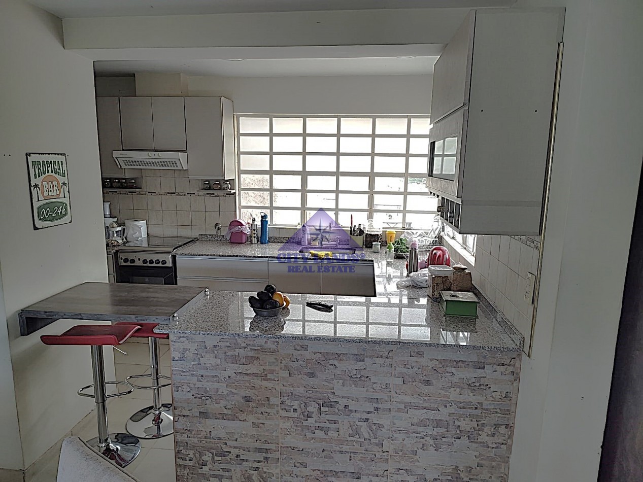 Casa de 3 dormitorios en venta en Perdriel con patio y piscina 