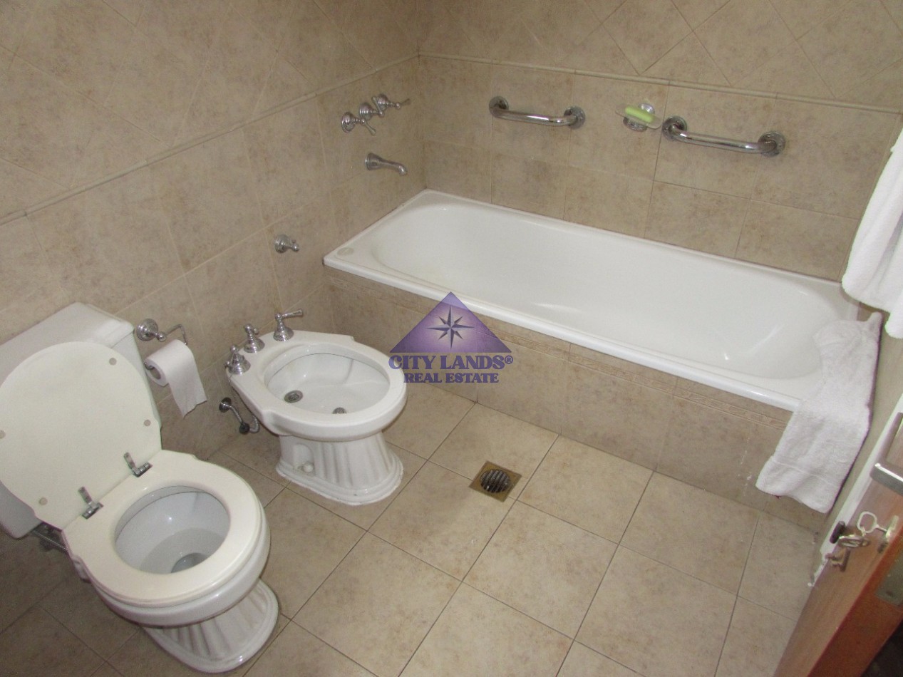 CASA EN VENTA - BARRIO BOMBAL - MENDOZA