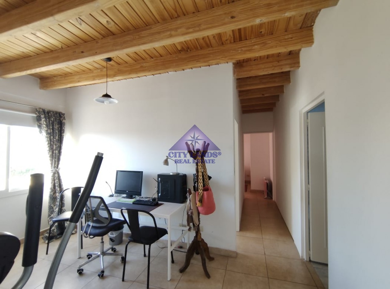 Casa en venta de 4 dormitorios en Barrio Privado, Carrodilla con piscina