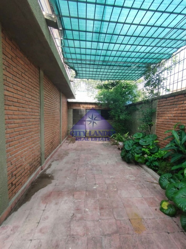 Casa en venta de 3 dormitorios, 2 baños, cochera, en Barrio Supe de Godoy Cruz