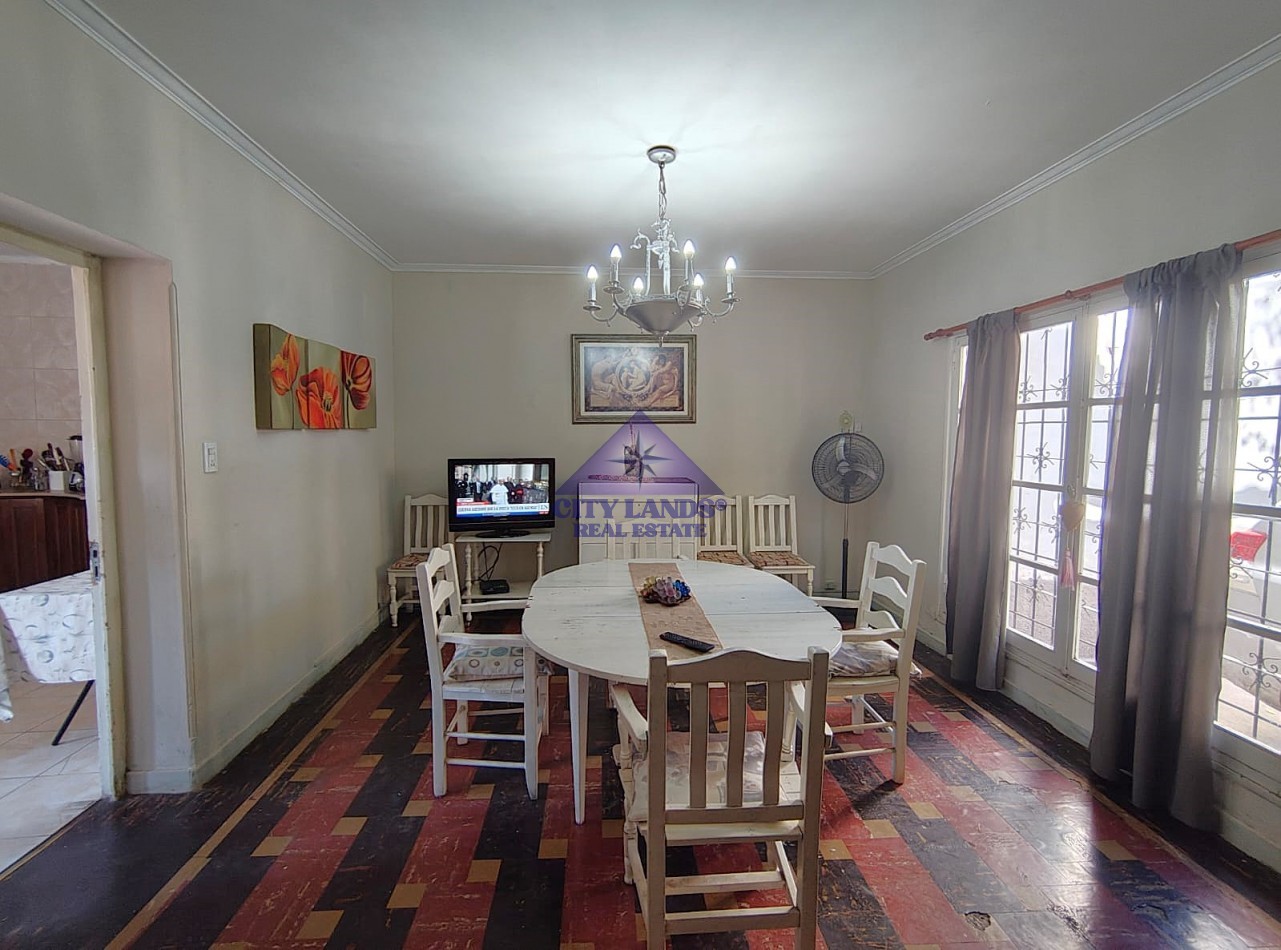 Casa en venta de 3 dormitorios, bicochera y piscina en la Ciudad de Mendoza