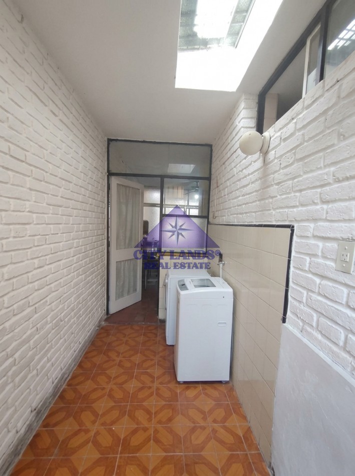 Casa en venta de 3 dormitorios, 2 baños, cochera, en Barrio Supe de Godoy Cruz