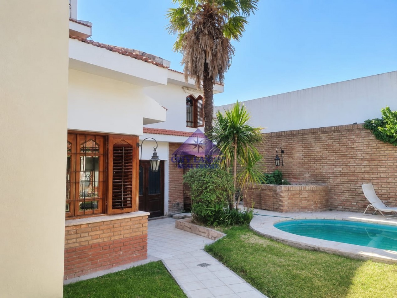 Amplia y moderna casa en venta en Alto Dorrego, Guaymallen, Mendoza