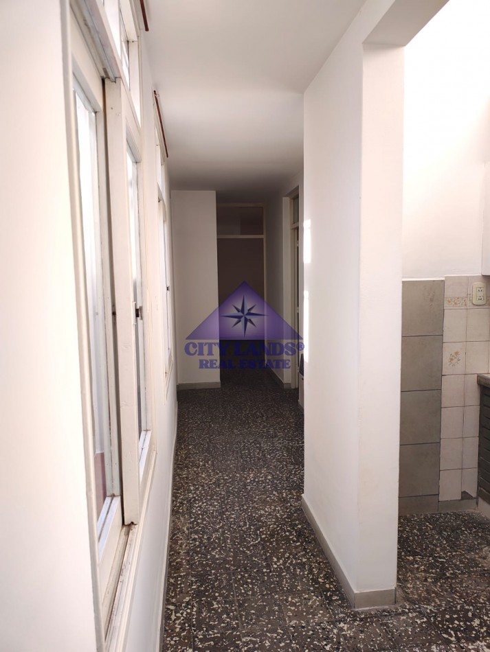 CASA EN ALQUILER DE TRES DORMITORIOS CON BICOCHERA Y PATIO EMBALDOSADO - DORREGO