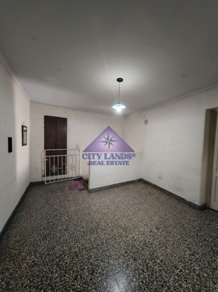 Casa en venta de cinco dormitorios y amplia cochera en Cuarta Seccion - Ciudad de Mendoza