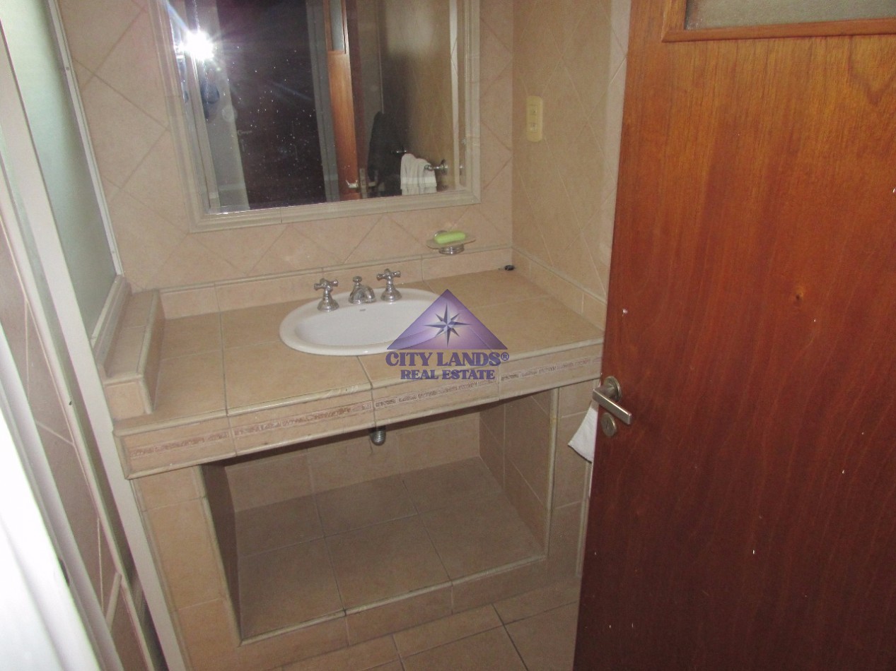 CASA EN VENTA - BARRIO BOMBAL - MENDOZA