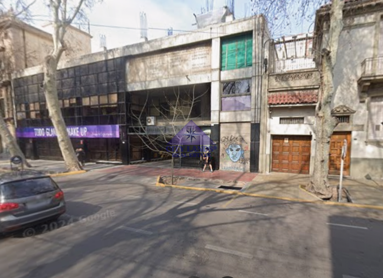 Cochera amplia en venta en la Ciudad de Mendoza