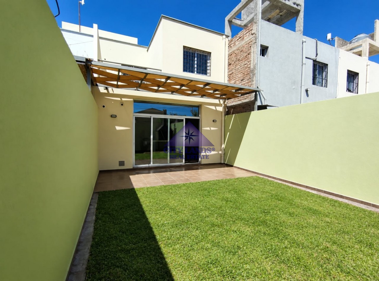 Excelente duplex de 3 dormitorios, cochera, en Complejo Privado Pueblo Qatari, Guaymallen