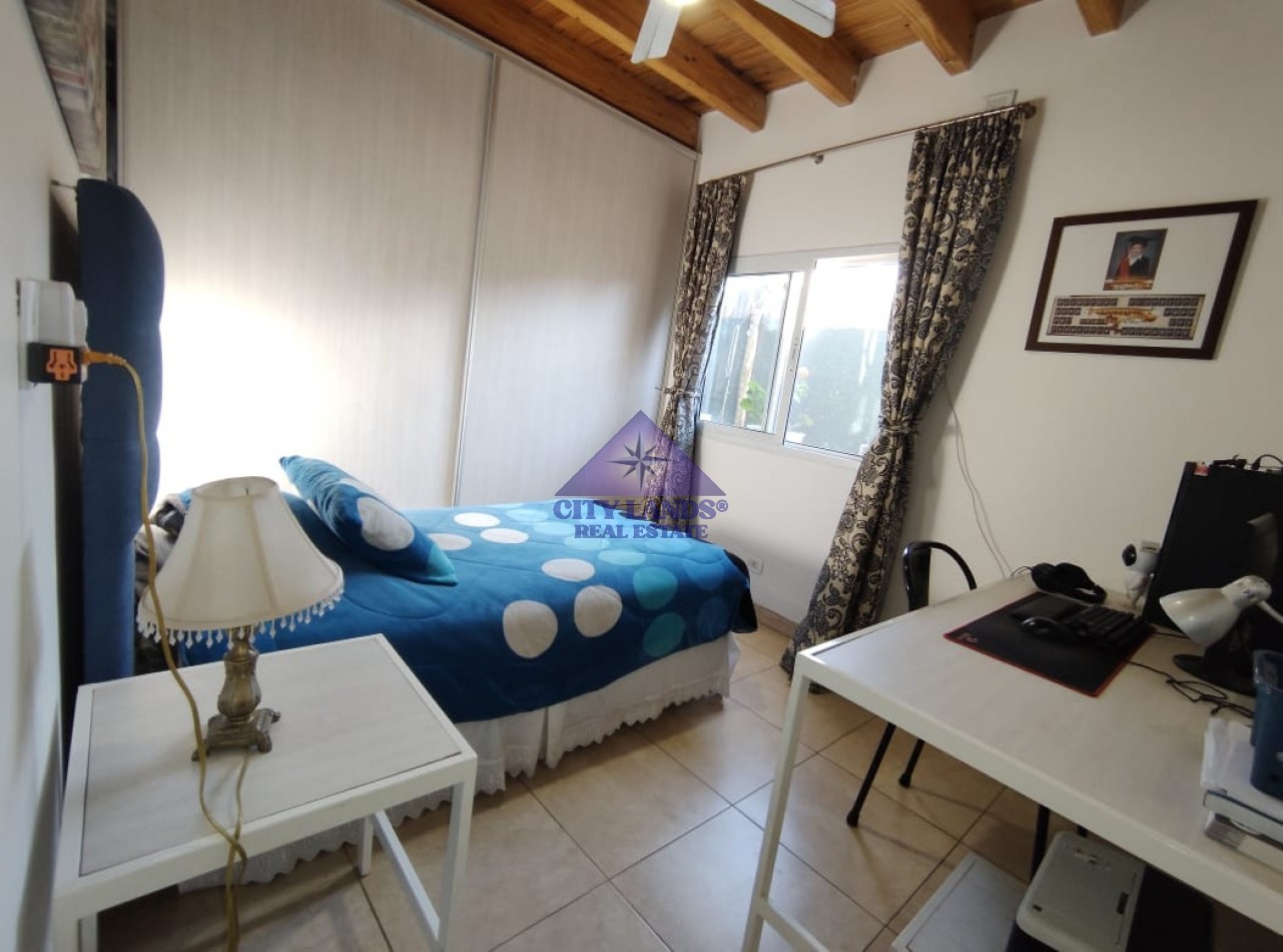 Casa en venta de 4 dormitorios en Barrio Privado, Carrodilla con piscina