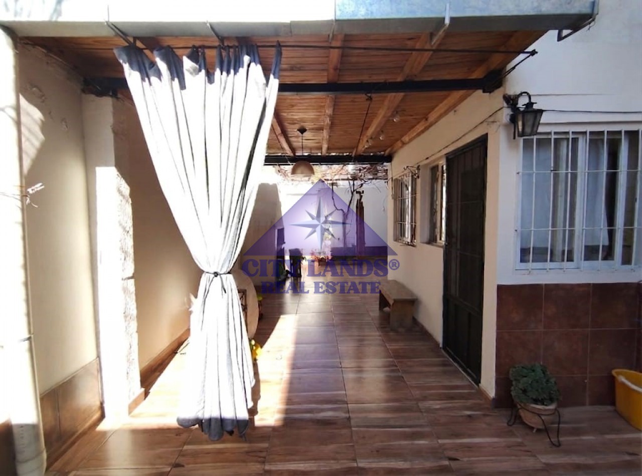 Departamento en venta 3 dormitorios, patio y cochera en Godoy Cruz