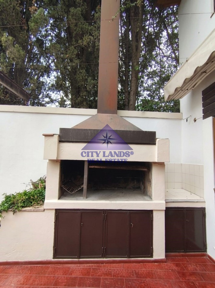 Amplia y Confortable casa en Venta en Quinta Seccion, Ciudad de Mendoza